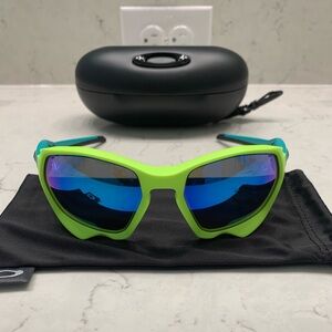 Oakley Plazma polarized glasses. One size fits all. Colors: neon green and teal.